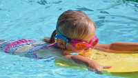 koupaliště young-swimmer-2494906 1280
